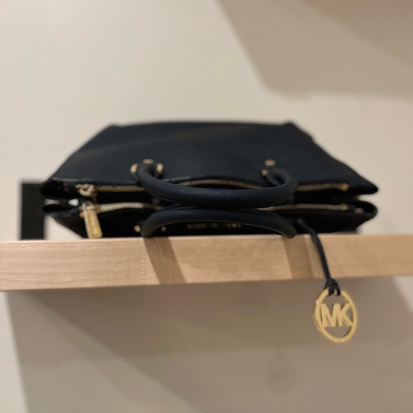 Michael Kors Saffiano Leather Bag - Picture 3 of 12